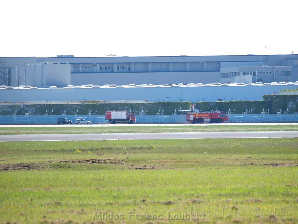 Lufthansa Airbus A 380 zu Besuch Flughafen Koeln Bonn P007.JPG